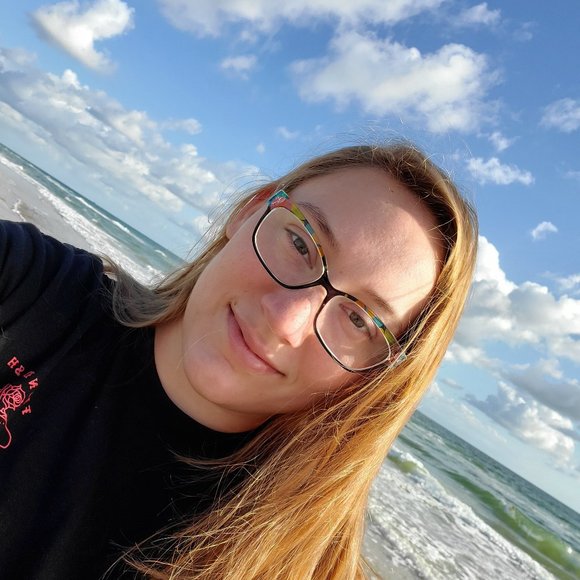Meet your Posher, Jenna - Picture 1 of 1